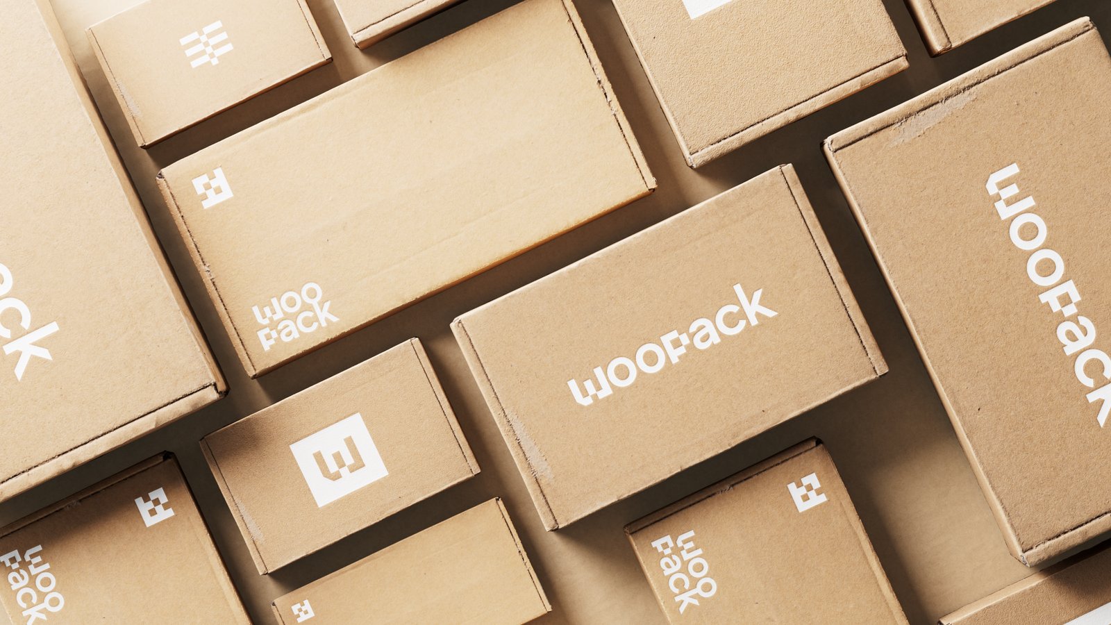 Логотип WOO PACK на фактуре гофрокартона